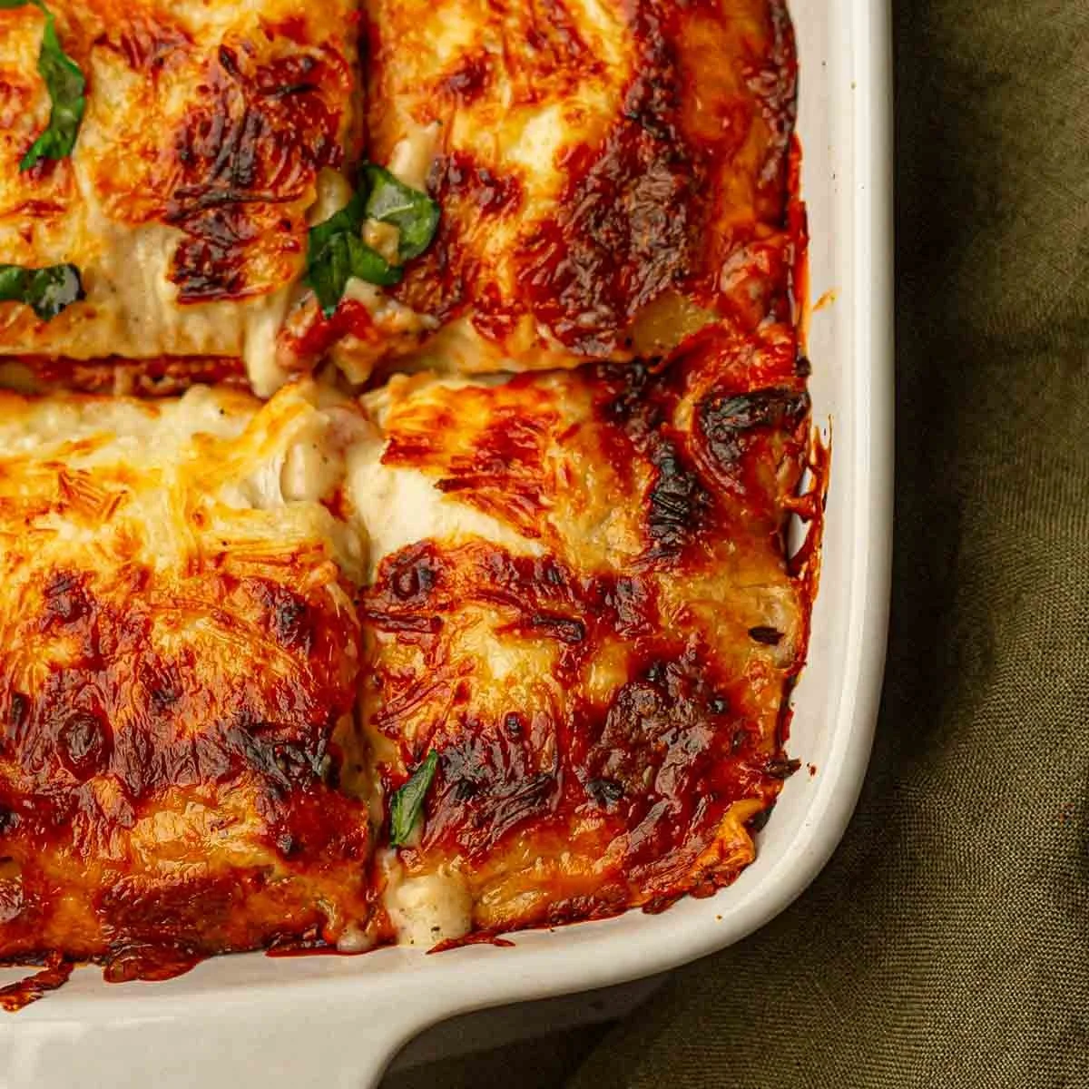 Fırında Beşamel Soslu Kıymalı Lazanya